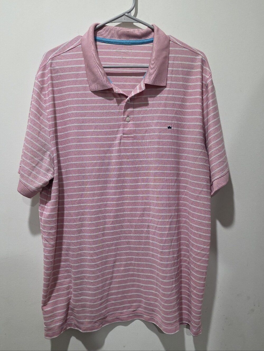 crown & ivy Men's Pink & White Striped Polo